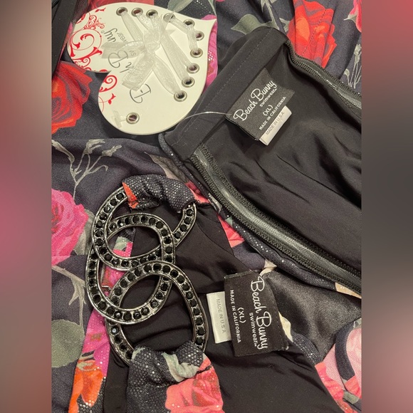 3 piece set: NWT beach bunny bikini XL set plus one size coverup - Picture 11 of 15